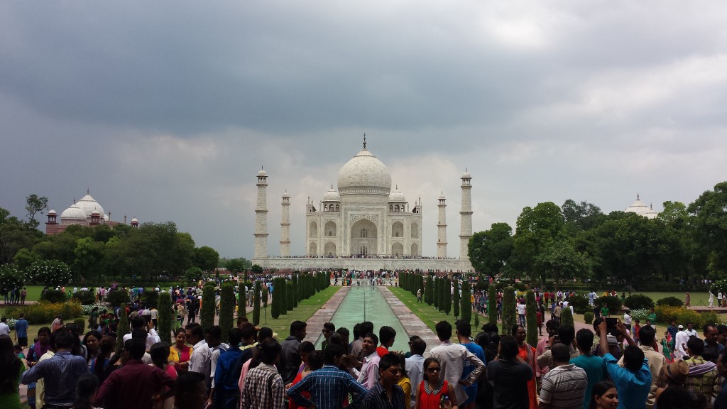 Taj Mahal, brown girl talks