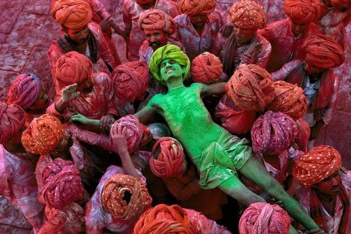 Holi festival, Rajasthan, India, 1996 The Holi festival is also known as the festival of colours and this image by McCurry shows why. With powder bombs exploding around him, this man is in a state of reverie as he is carried aloft through the crowd. In form and content it is an image of intense fervour and excitement. Magnum Photos, NYC94205, MCS1996002K308 Phaidon, Iconic Images, final print_milan, iconic photographs