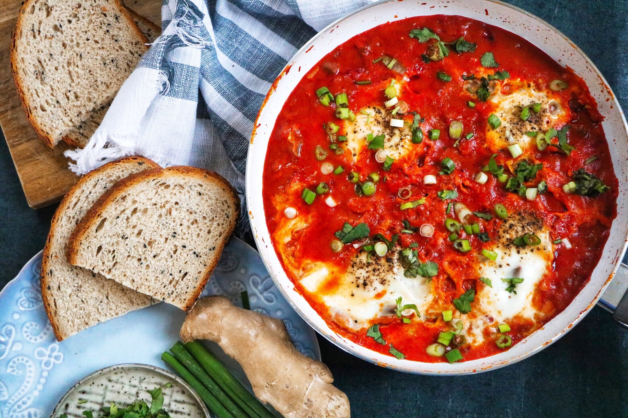 A PERFECT WEEKEND BRUNCH: RED CURRY SHAKSHUKA